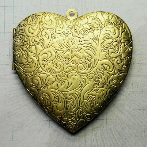XLarge Brass Ornate Etched Heart Locket x 1 - 090G.
