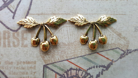 Small Matte Gold Ox Cherry Cluster Stampings (2) - GOFFA8582