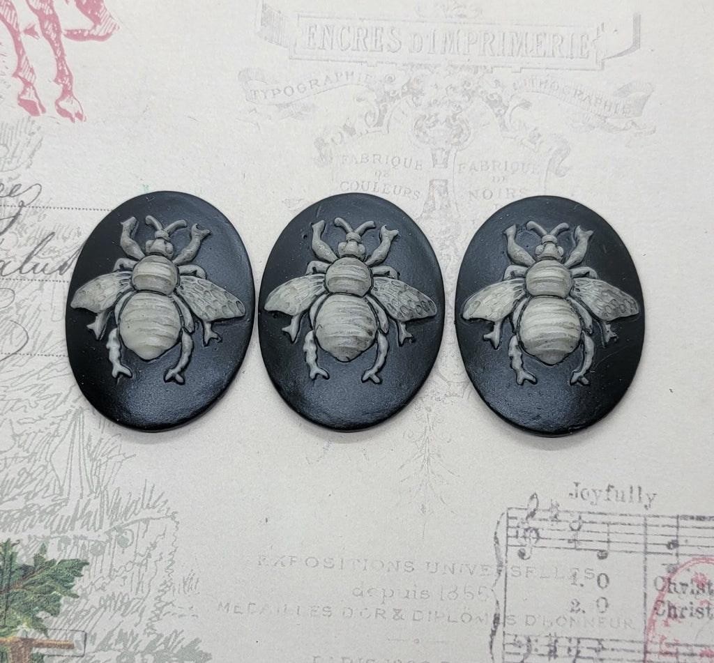 Antiqued 40x30mm Bee Cameos (3) - ANTBLKL657B-3 Jewelry Finding