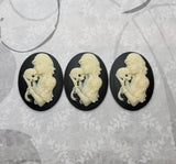 40x30mm Zombie Girl With Skull Cameos (3) - L1382