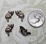 Small Oxidized Brass Cat Charms (4) - BOTC4869LR