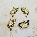 Small Matte Gold Ox Cat Charms (4) - GOTC4869LR