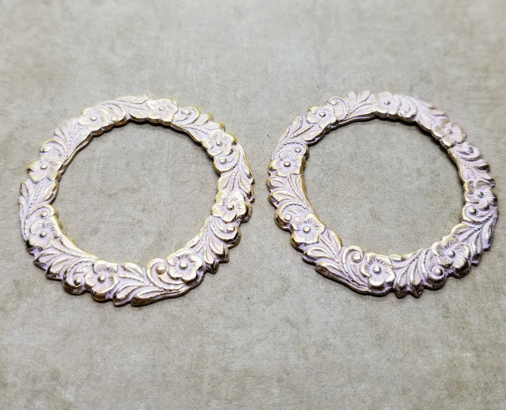 Matte Gold With White Patina Floral Wreath Stampings (2) - GWRAT139