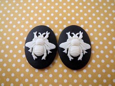 25x18mm Bee Cameo (2) - L793 Jewelry Finding